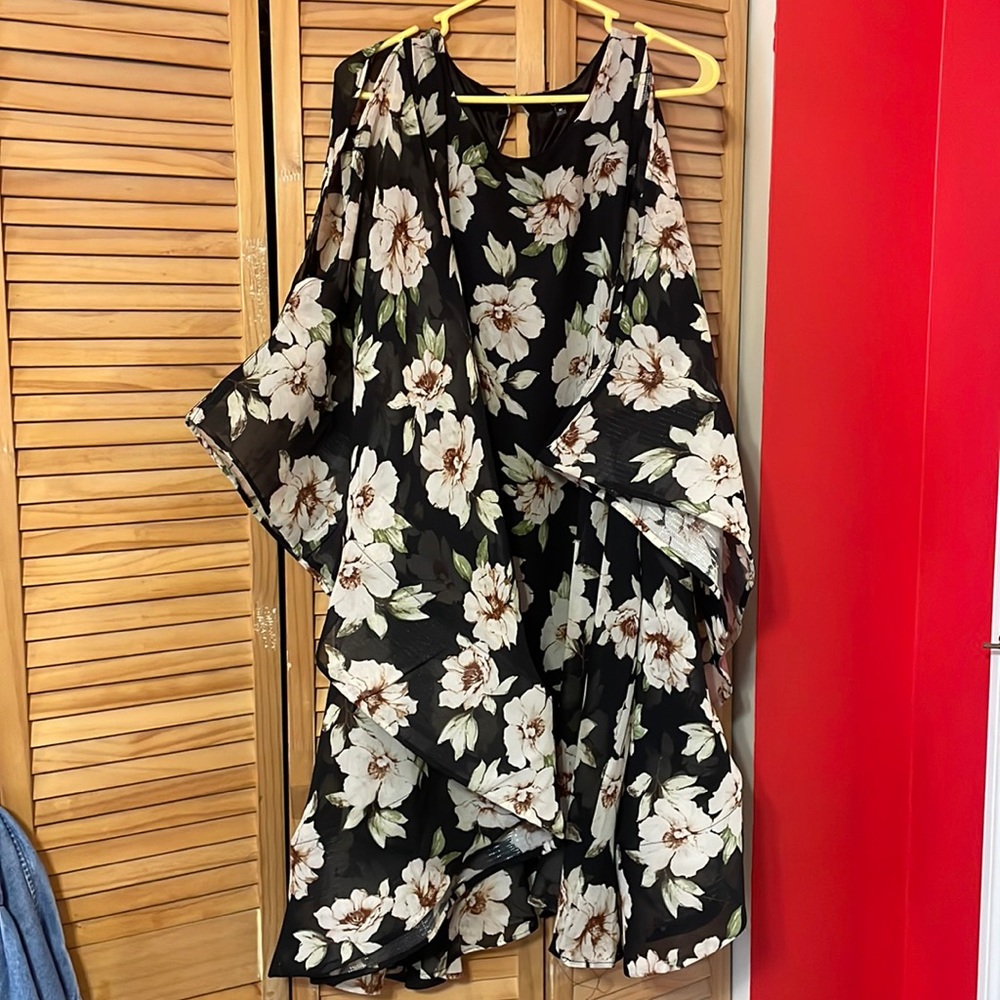 XL Cleo Floral Dress with large bell sleeves